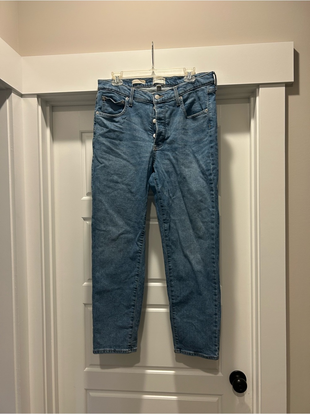 Universal Thread Straight-Leg Mid Wash Blue Jeans Button Fly Size 14